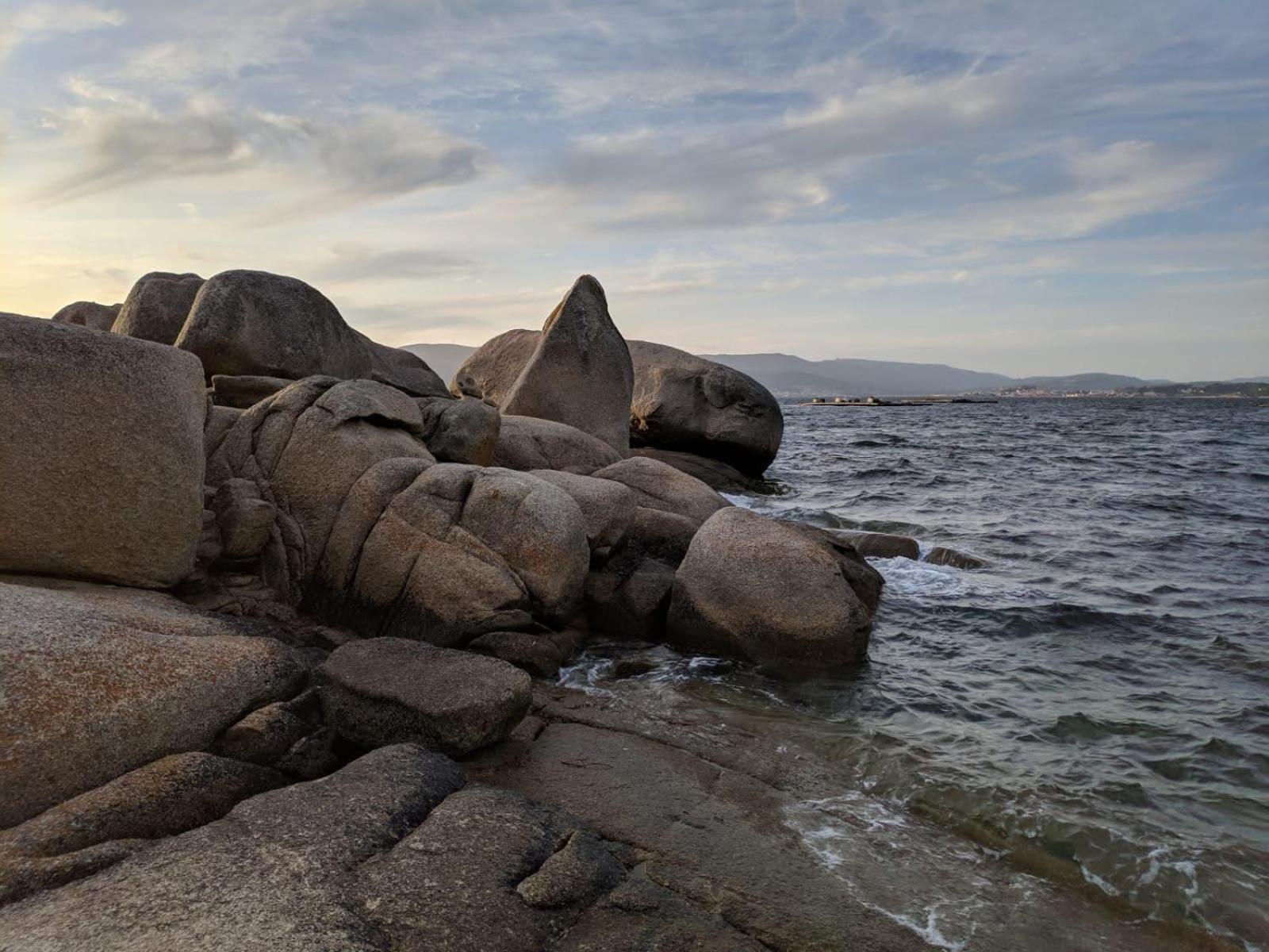 Muros Sobre El Mar Luaran gambar