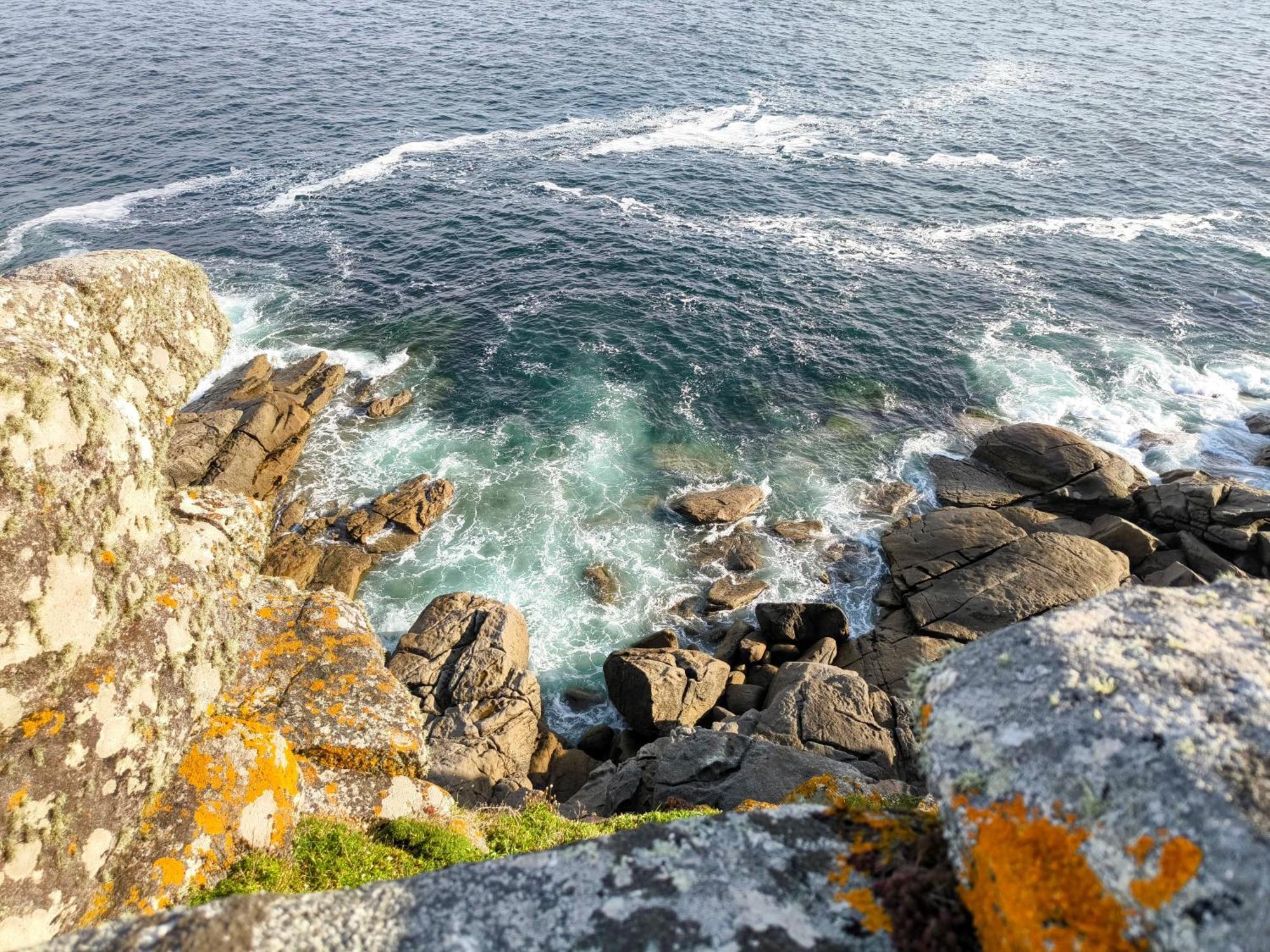 Muros Sobre El Mar Luaran gambar