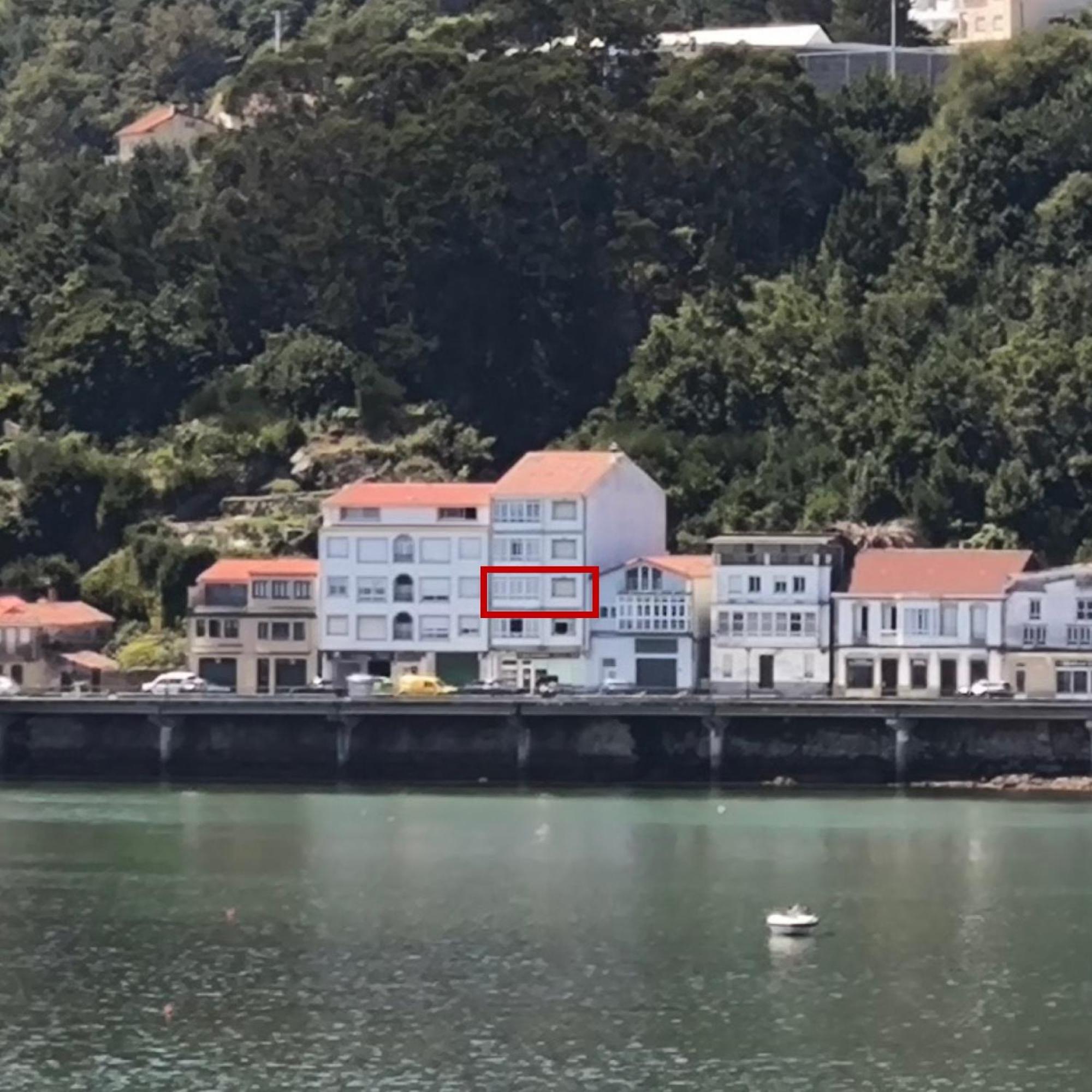 Muros Sobre El Mar Luaran gambar